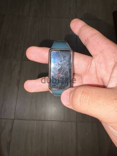 Huwei band6 بالعلبه و الشحن تفواض بسيط مفيش بالسعر دا ب