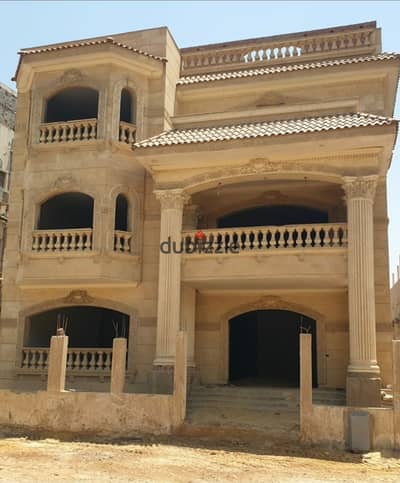 A wonderful villa for sale in a prime location at a suitable price for serious buyers