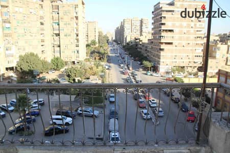 عقار بالكامل للبيع موقع متميز بسعر مناسب للجادين