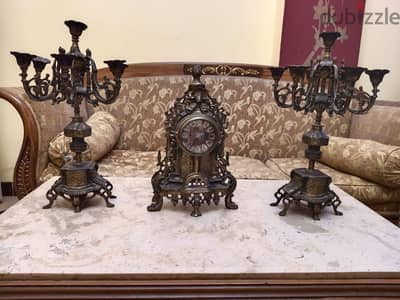 فرصه طقم 2 شمعدان وساعه قديم