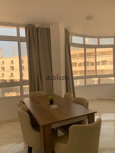 شقة غرفتين وصالة سفرة كبيرة بإطلالة كافيهات ومطاعم – La Prestigia