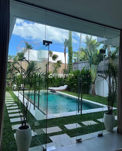 فرصة مميزة لامتلاك فيلا مفروشه بالكامل في واحدة من أقوى وجهات الساحل الشمالي، بإطلالة Sea View رائعة وتشطيب مميز