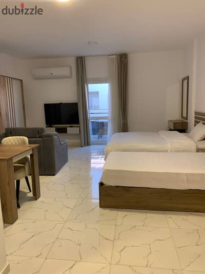 استوديو كبير بسرير كينج وسرير مفرد بإطلالة كافيهات – La Prestigia