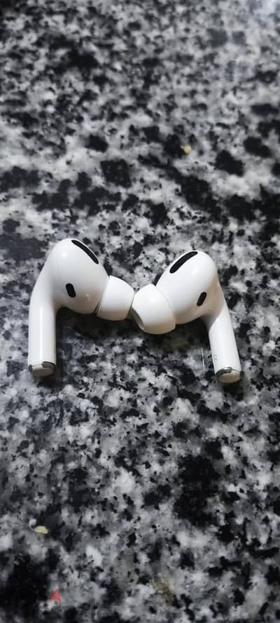سماعه AirPods Pro 1 يمين وشمال تعمل بشكل حيد جدا