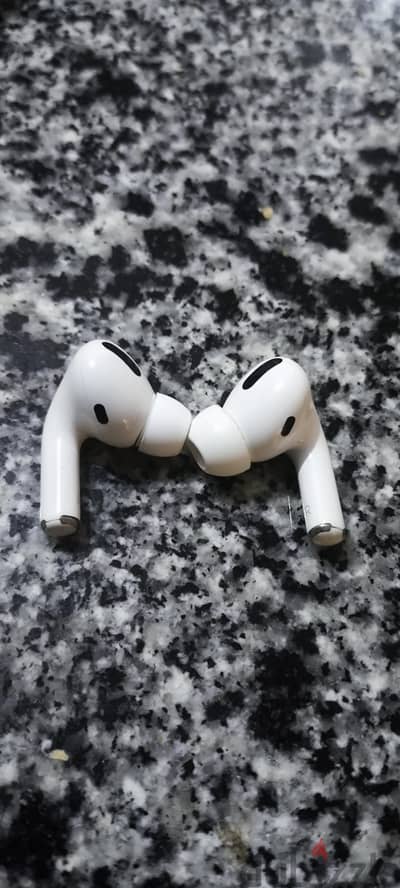 سماعه AirPods Pro 1 كوبي يمين وشمال تعمل بشكل حيد جدا