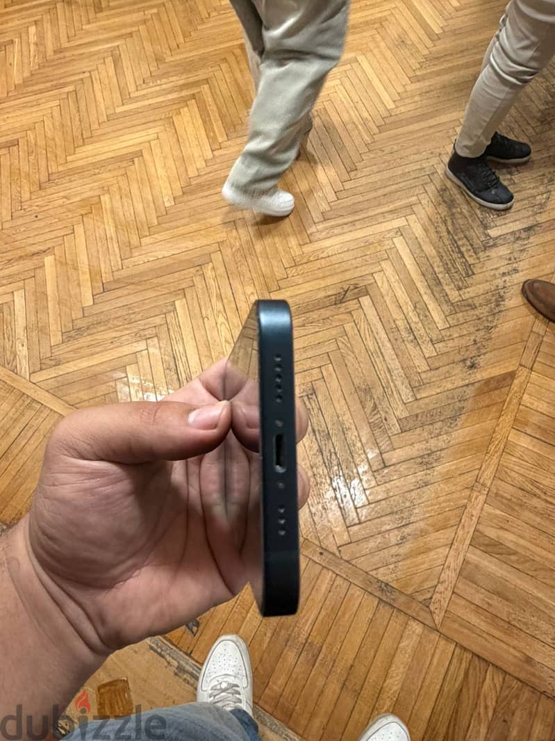 IPhone 13 4