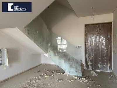 تاون هاوس للبيع في زد إيست القاهرة الجديدة بتشطيب كامل وإطلالة خضراء وتقسيط حتى 15 سنة