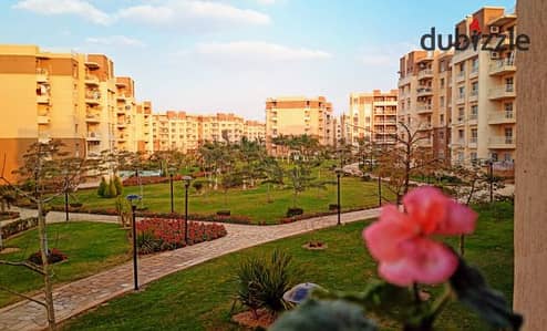 شقه للبيع كاش بمدينتي 133متر في الb11 تطل علي وايد جاردن فيو