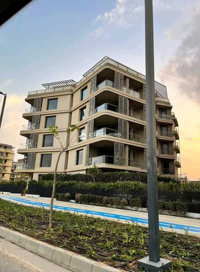 Apartment for sale [ finished vip ] in Badya compound - badya , from Palm Hills , installments up to 12 years excellent location for the compound Sphinx Airport , the Egyptian Museum and the Pyramids