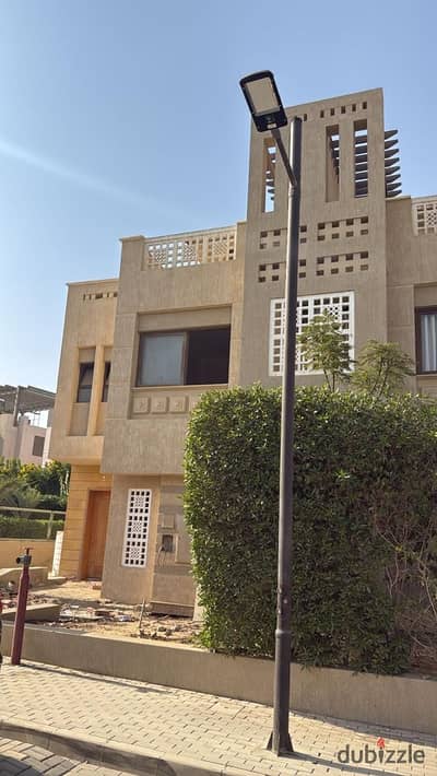 فيلا توين هاوس للبيع في كمبوند جرين 4 منطقة بالم هيلز امام الشيخ زايد