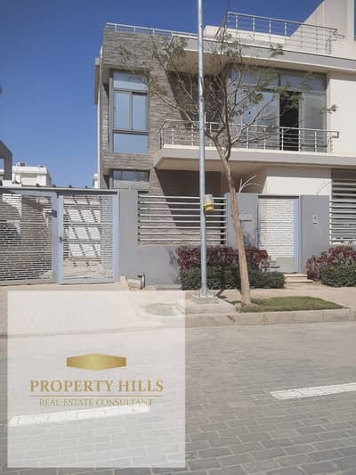 A stunning twin villa for sale in Taj Sultan Spacious high-end finishes and a prime location 5 bedrooms ready to move in Viewings available.