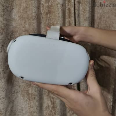 VR ميتا كويست 2، 64 جيجا، تم استخدامها مرات قليلة، جديدة بحالة ممتازة