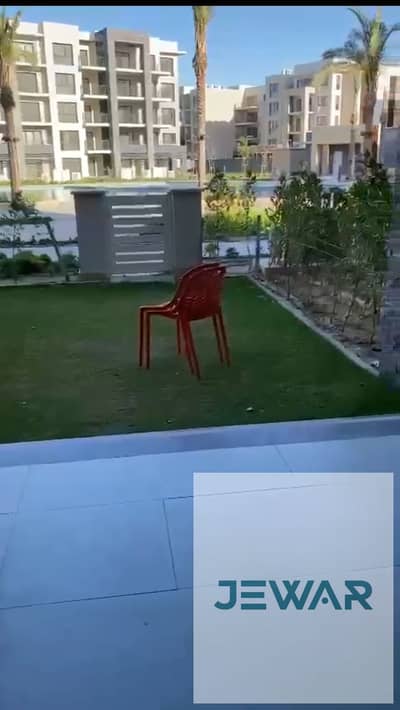 شاليه للبيع بمراسي جريك أرضى بجاردن ٣ غرف و ٢ حمام و  ريسبشن قطعتين متشطب تشطيب سوبر للوكس و مفروش بالكامل فرش حالة الجديد