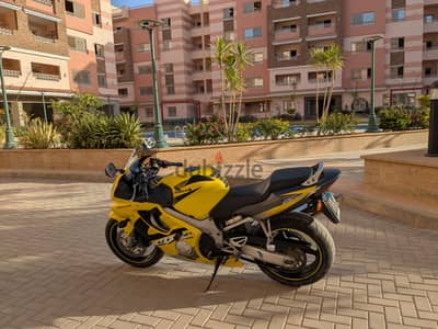  للبيع Honda CBR F4I 