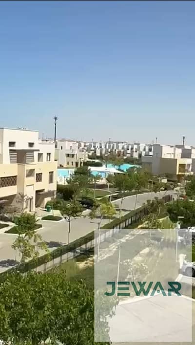بنت هاوس للبيع مراسي بلانكا متشطبه تشطيب سوبر للوكس و مفروش بالكامل فرش حالة الجديد عباره عن ٣ غرف و ٢ حمام و اللوكيشن امان اللاجون دايركت
