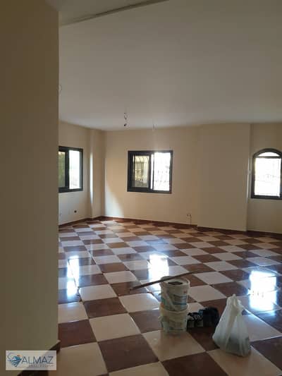 Unfurnished 190 sqm apartment with kitchen for rent in West Arabella, Fifth Settlement, near main roads.