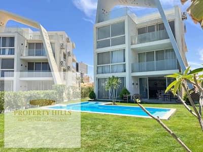 Villa for sale in a prime location in the village, close to all services and overlooking the sea.