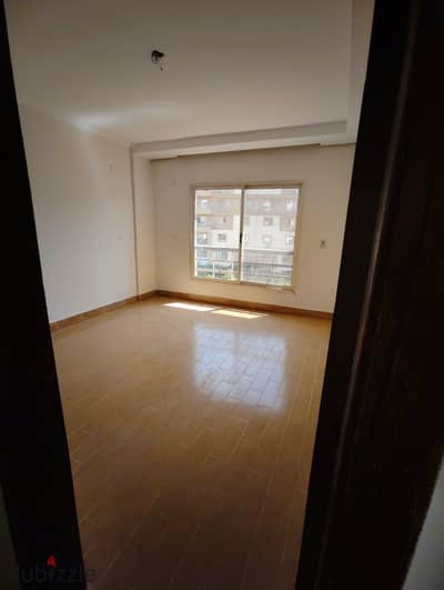 Apartment for rent in Madinaty, 92 sq m, in B6, wide garden view, excellent finishing