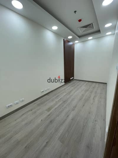 مكتب للايجار بالتكيفات و متشطب تشطيب مميز في trivium square  58 متر علي التسعين مباشره