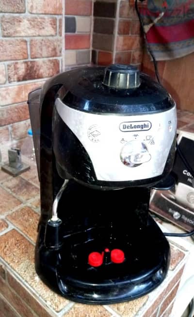 ماكينة اسبريسو وكابتشينو ديلونجي (De'Longhi EC221) أصلية مستعملة
