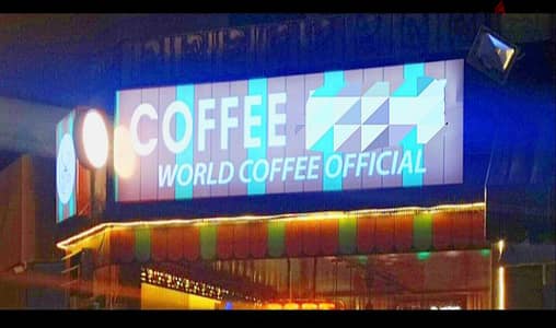 يافطة كلادينج مضيئة بحالة ممتازة للبيع - تصلح لكافيه أو مطعم