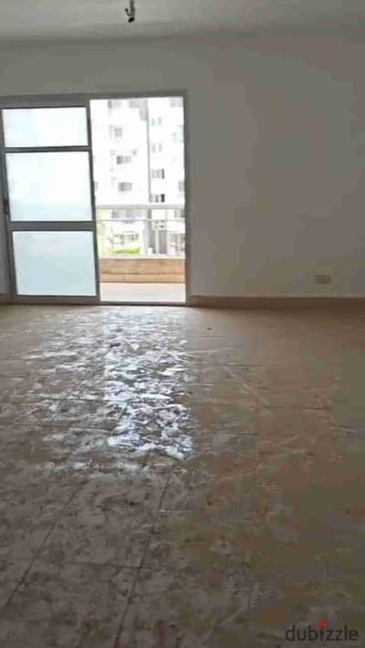 شقه للبيع فى مدينتى ١١٦ متر بال b10 بجوار الخدمات مباشره فيو مفتوح خطوات للايست هاب   خطوات ل استريب مول  خطوات للكرافت زون  دقايق للايست هاب  اول سكن