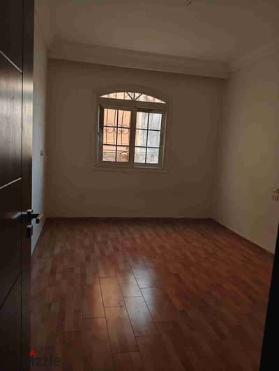 In National Defense Villas – Fifth Settlement, a distinguished location directly on Mohammed Naguib Axis and in front of Narjis Villas, and very close to all services, Al-Rehab Bridge, and South 90th Street, and Intelligence Villas, Investor Area, and Gardenia