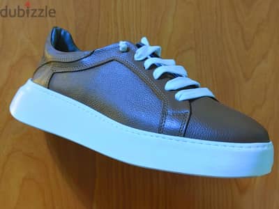 جلد طبيعي ١٠٠٪ مقاس ٤٣ إيطالي italy shoes size 43 leather 100%