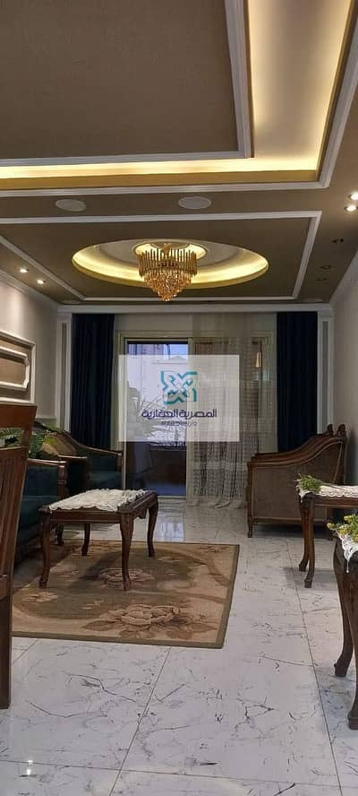 شقه للبيع لقطه  زهراء المعادي  الشطر العاشر   خلف كارفور والدائري بالقرب من الخدمات والبنوك مساحه 155 متر  دور 5 روف
