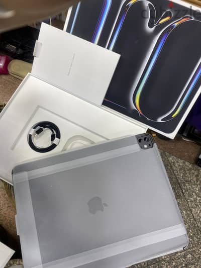 iPad Pro 13 inch M5 WiFi Cellular 256G Black جديد