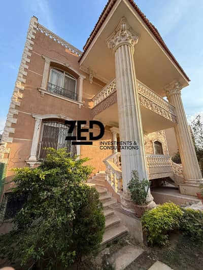 فيلا مستقلة للبيع 3ادوار حمام سباحة داخلى +اسانسير مساحة مبانى 1200 متر دور كامل مفروش بالاجهزة - الشيخ زايد الحى 13 بجوارالربوة دقائق من بيفرلى هيلز