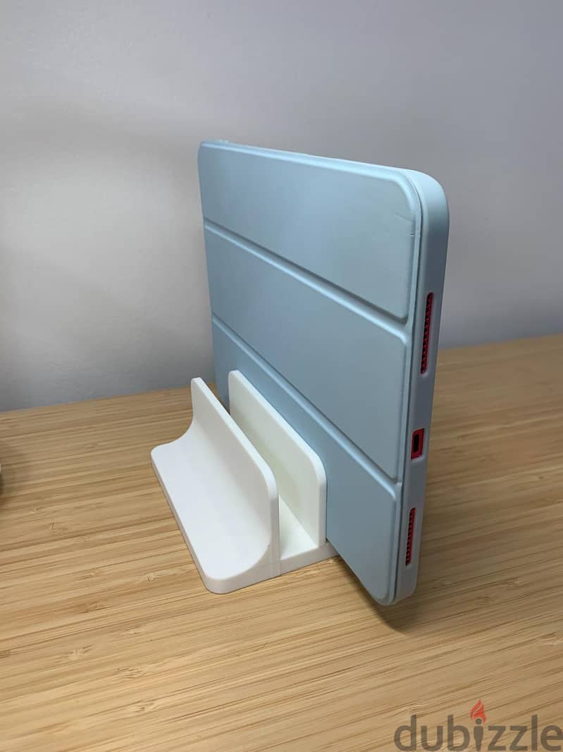 Vertical Laptop Stand (2 laptops) 2