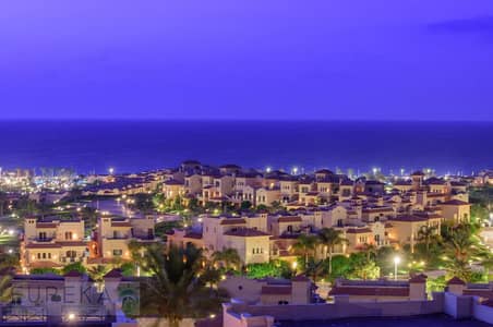 رفاهية استثنائية: تسليم قريب! شاليه فاخر بإطلالة بحرية في "لافيستا باي إيست" | شاليه 150م ثلاث غرف