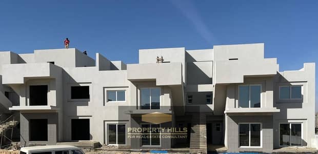 A prime garden apartment on the Dahshur Link Road, ready for immediate occupancy in Sheikh Zayed, near Lake West and Beverly Hills by Dunes.