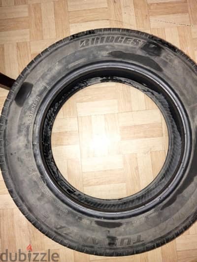 اتنين كاوتش bridge stone من  بحالة جيدة جدا  مقاس 205/60R16