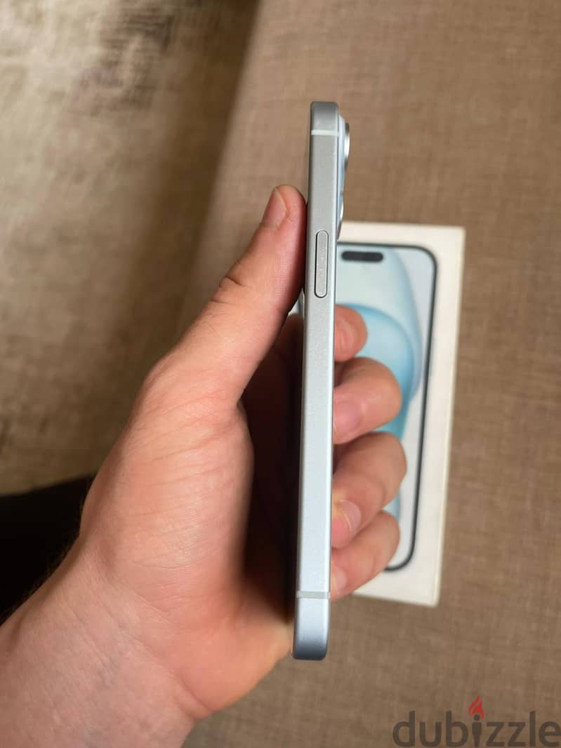iPhone 15 4