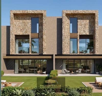Townhouse for sale in Sheikh Zayed, in a prime location near major roads.