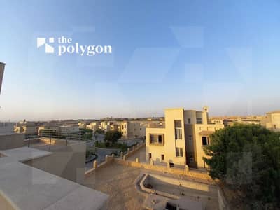 منزل عائلي بإطلالة لاجون وحديقة خاصة واسعة