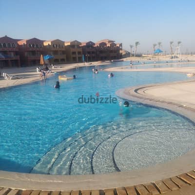 بورتو السخنه شالية ارضي بجاردن ع البسين مباشرة