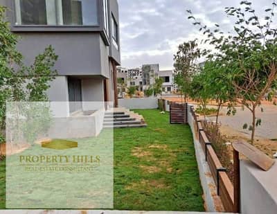 Last villa! Immediate delivery at the old price. Prime location in New Cairo, ready for viewing. Quick sale!