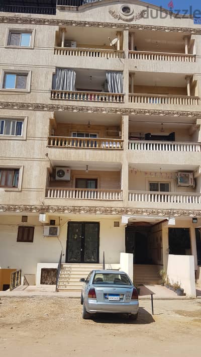 شقة أرضي مرتفع خلفي في موقع مميز في المقطم - الهضبة العليا