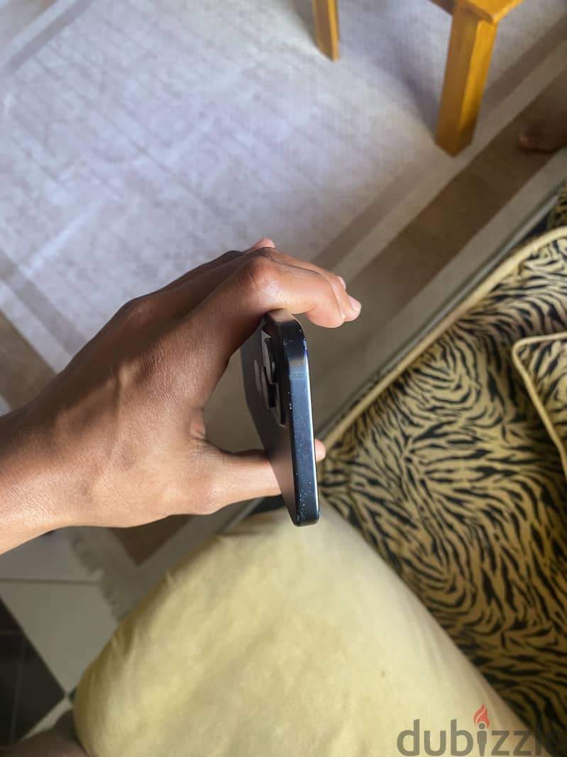 iPhone 15 87% battery 4