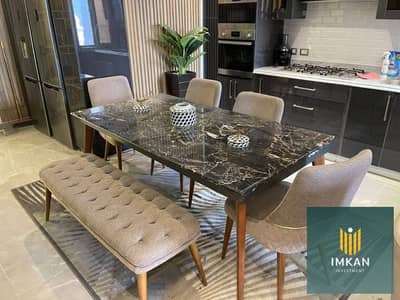 Apartment for sale in Fustat, 3 rooms, 20% down payment, ready for immediate occupancy in Arabesque Compound, with a direct sea view overlooking the l