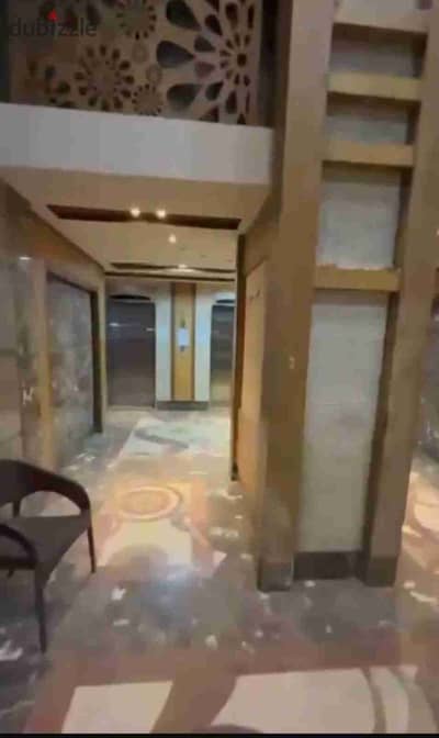 شقه للايجار مفروش شارع جامعه الدول الرئيسي بجوار الكافيهات والمطاعم موقع حيوي جدا