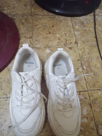كوتش Bershka Original استعمال مره واحده فقط مقاس ٣٦ و ٣٧
