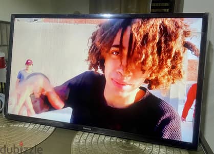 شاشه سامسونج ٣٢ بوصه سمارت استخدام بسيط