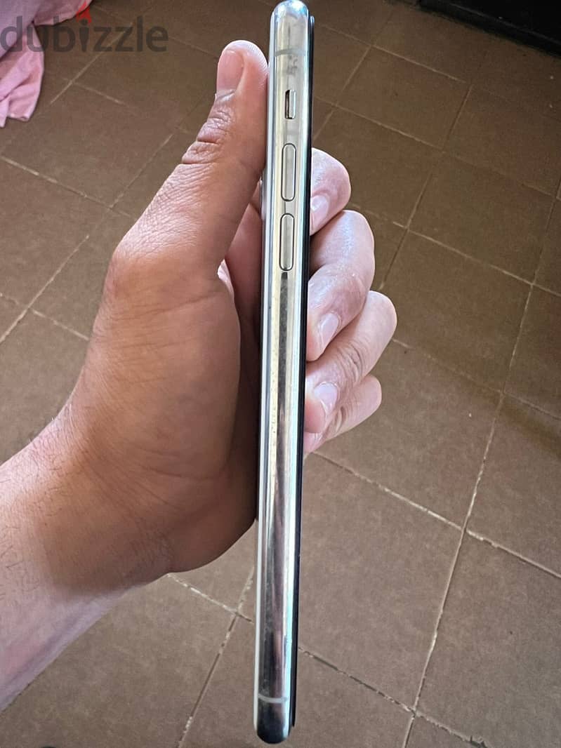 iPhone 11 Pro Max 4