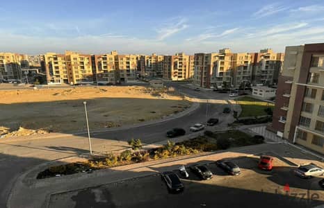 شقة بحري بالكامل للبيع متشطبة سوبر لوكس بالقرب من التسعين الجنوبي في دار مصر الاندلس - التجمع الخامس