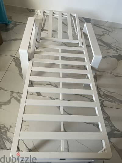 White light metal Slatted Chair — excellent Condition