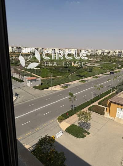 شقة للبيع في ميفيدا بالمطبخ والتكييفات - التجمع الخامس بالقرب من الجامعة الامريكية - القاهرة الجديدة